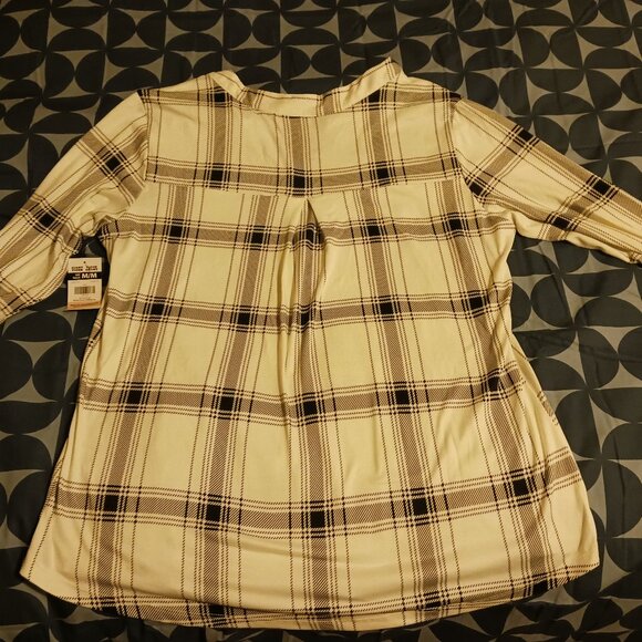 Pair of plaid shirts (never worn) - Picture 2 of 7